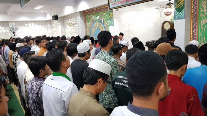 kunci ilmu gaib Rektor dan Mahasiswa UIR Laksanakan Shalat Gaib  kunci ilmu gaib Rektor dan Mahasiswa UIR Laksanakan Shalat Gaib