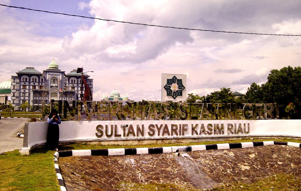 Mantan Rektor UIN Suska Penuhi Panggilan Jaksa